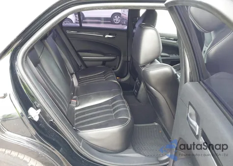 2019 Chrysler 300 300S z USA, uszkodzony, nr VIN 2C3CCABG5KH639837